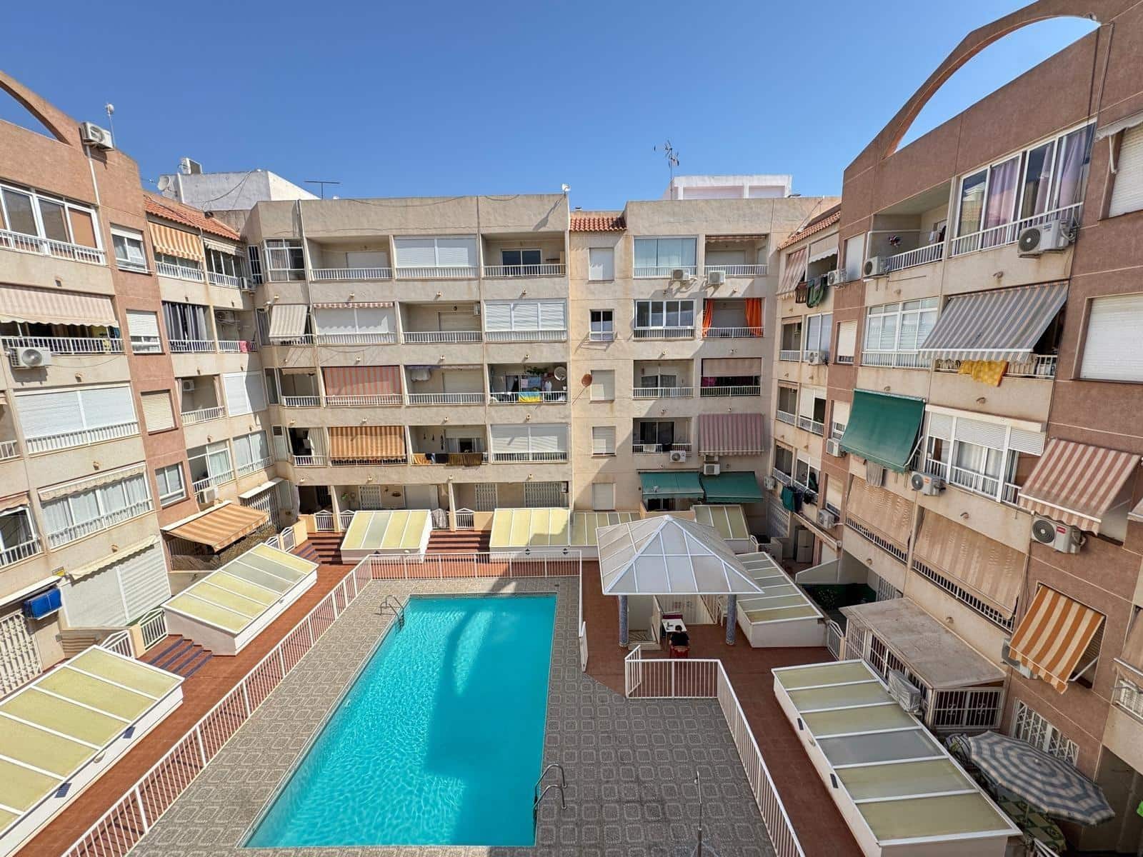 Studio te koop in Torrevieja met zwembad - € 79.900 (Ref: 9077930)