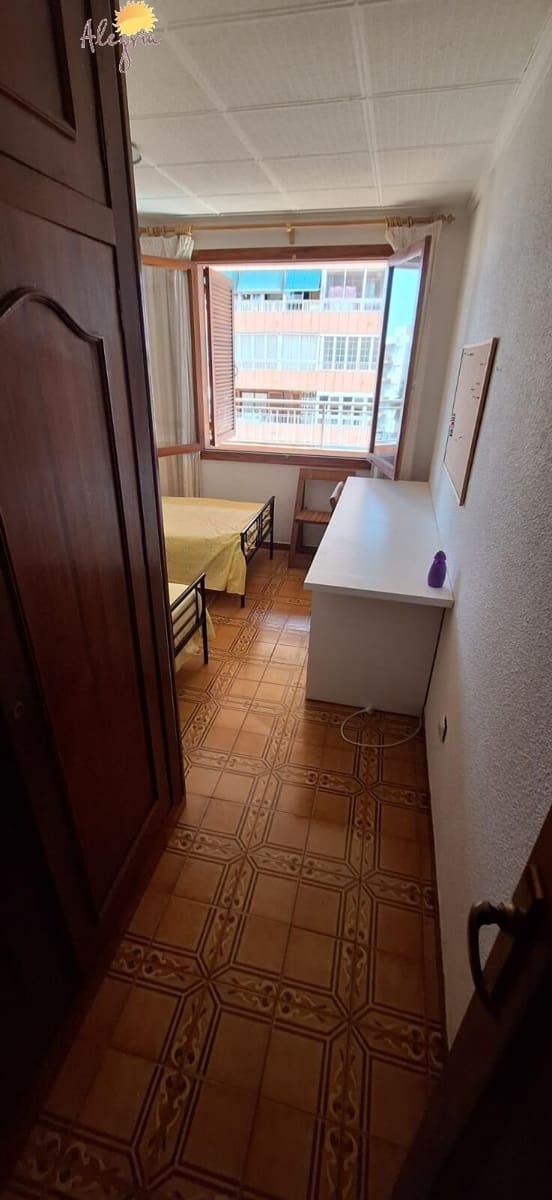 Piso de 3 habitaciones en Torrevieja en venta con garaje - 232.000 € (Ref: 9085245)