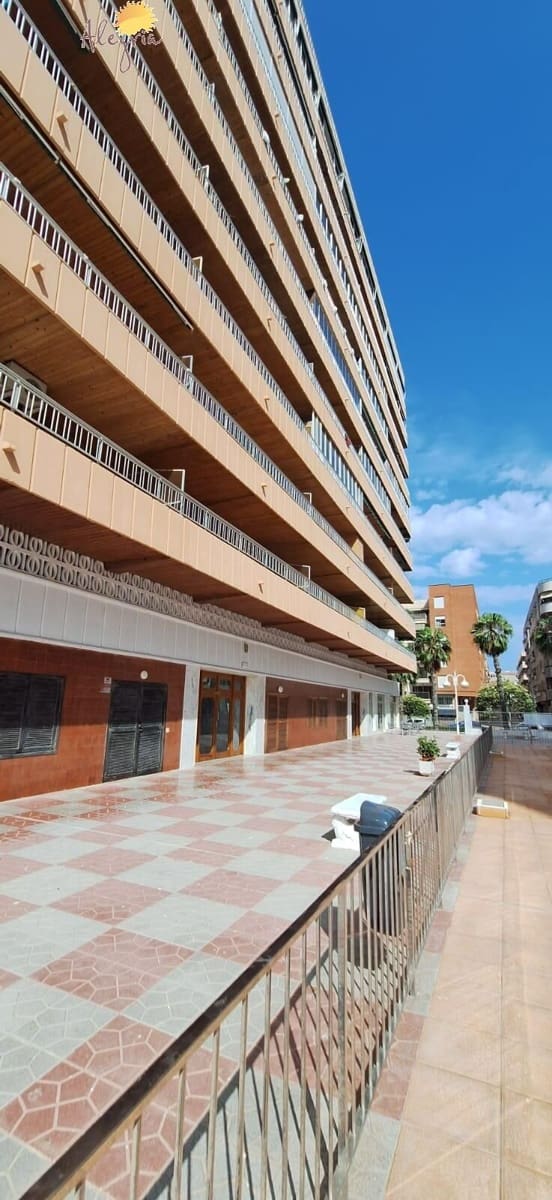 Piso de 3 habitaciones en Torrevieja en venta con garaje - 232.000 € (Ref: 9085245)