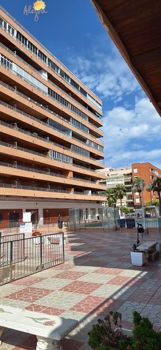Piso de 3 habitaciones en Torrevieja en venta con garaje - 232.000 € (Ref: 9085245)