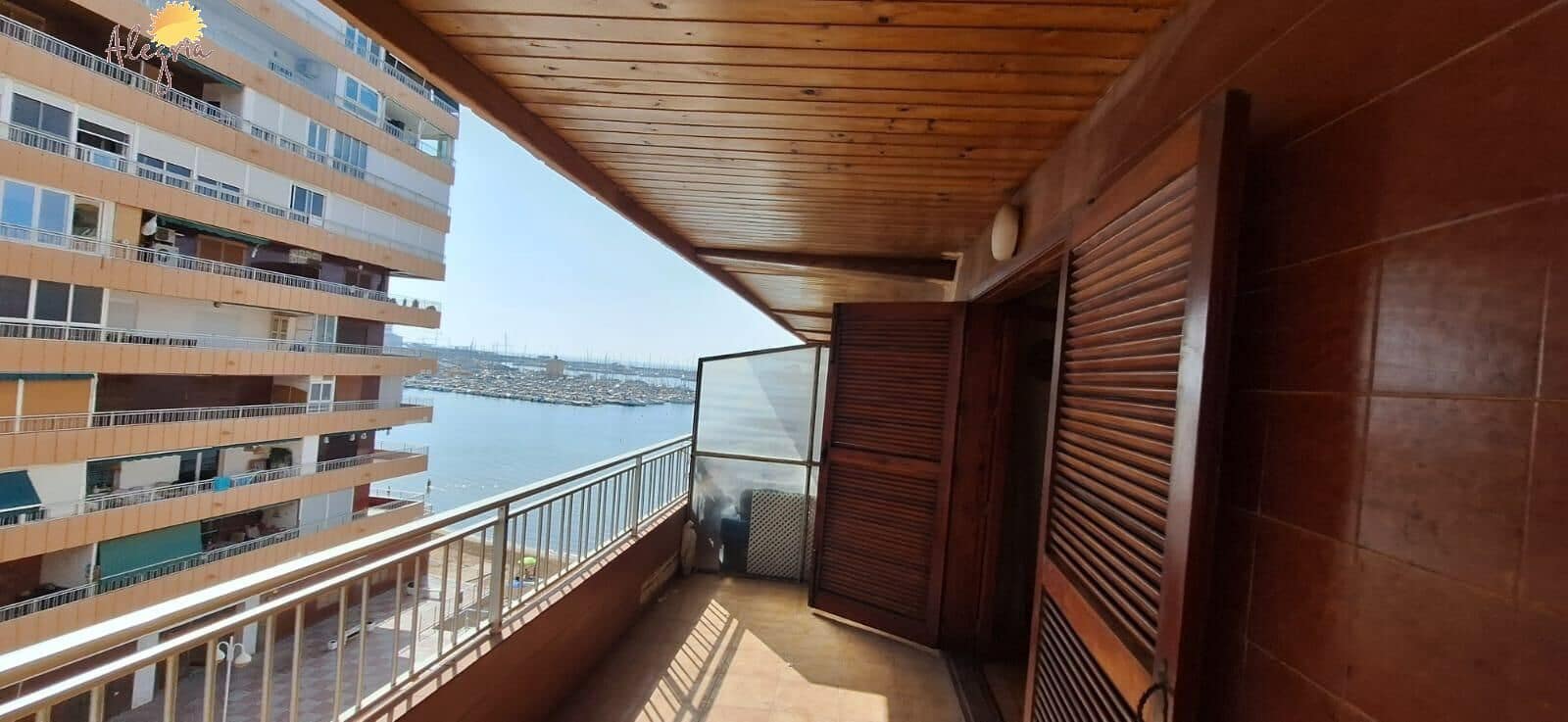 Piso de 3 habitaciones en Torrevieja en venta con garaje - 232.000 € (Ref: 9085245)