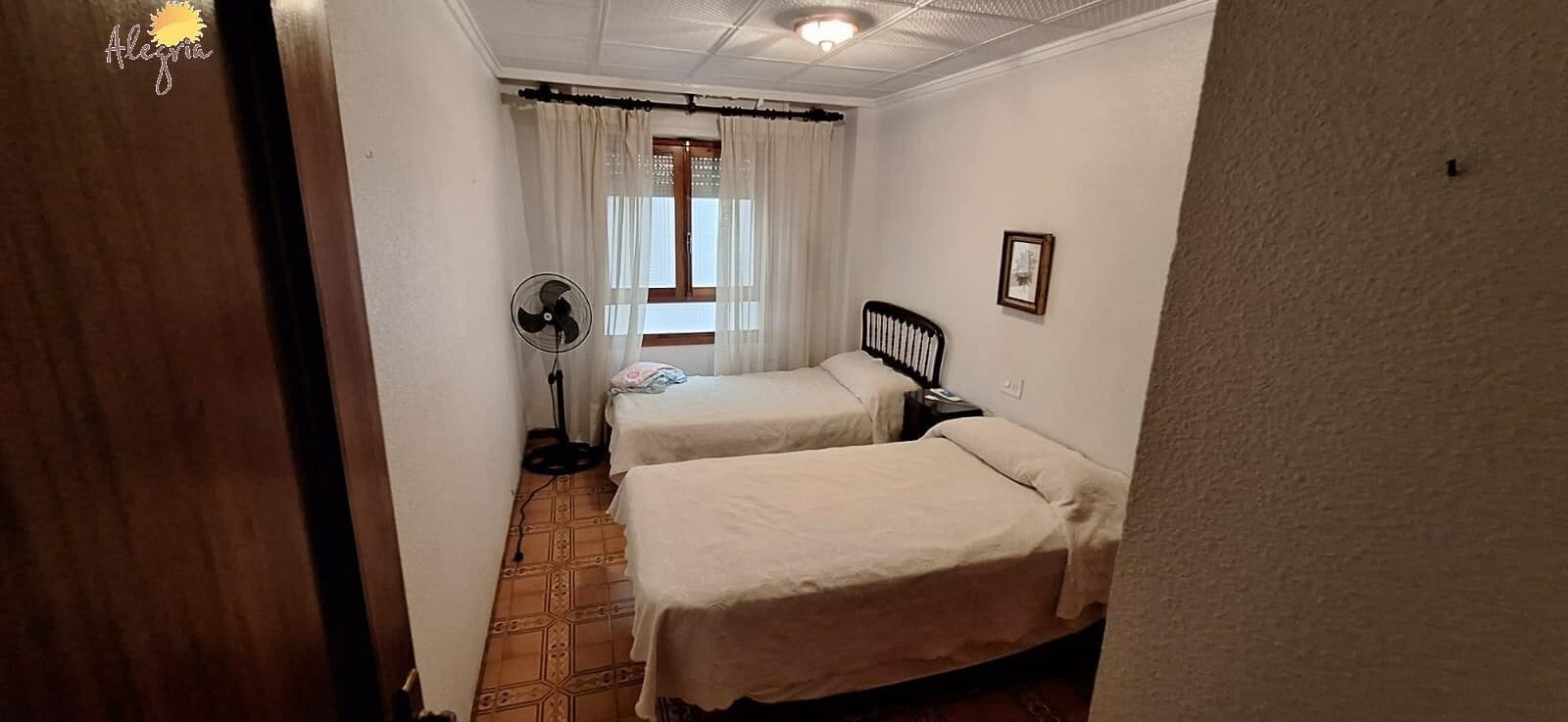 Piso de 3 habitaciones en Torrevieja en venta con garaje - 232.000 € (Ref: 9085245)