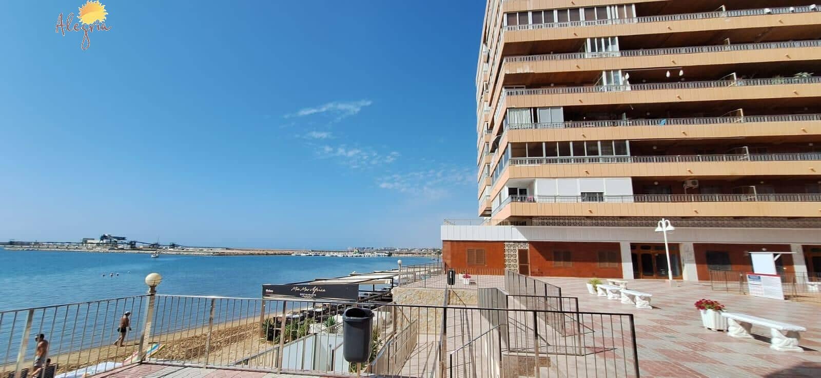 Piso de 3 habitaciones en Torrevieja en venta con garaje - 232.000 € (Ref: 9085245)