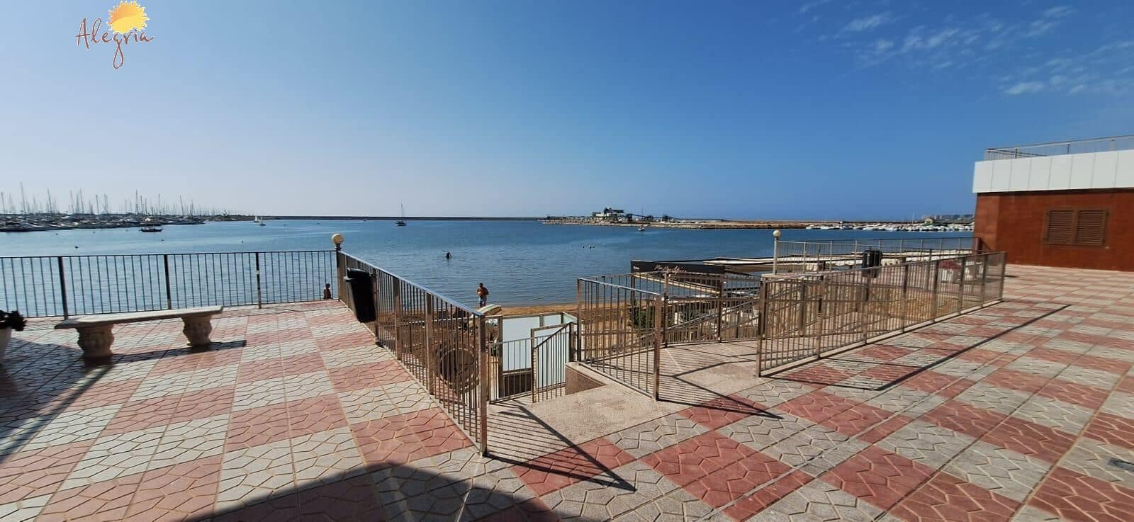 Piso de 3 habitaciones en Torrevieja en venta con garaje - 232.000 € (Ref: 9085245)
