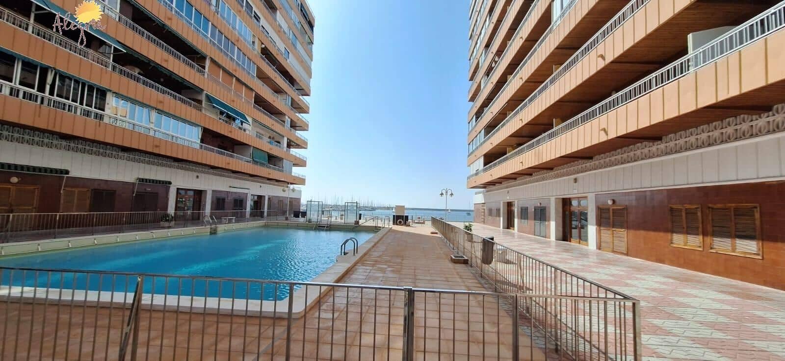 Piso de 3 habitaciones en Torrevieja en venta con garaje - 232.000 € (Ref: 9085245)