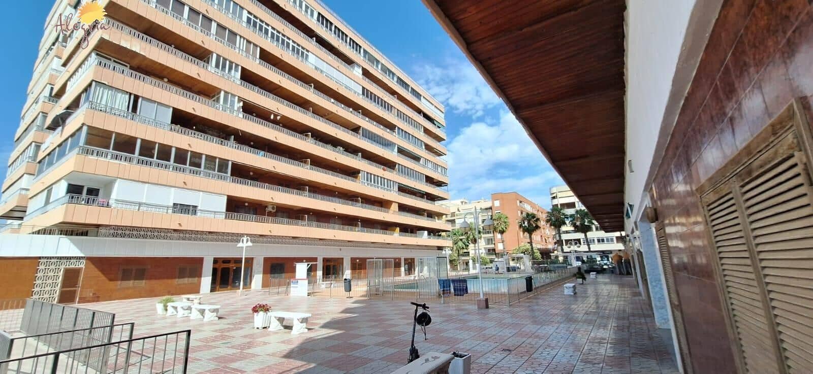 Piso de 3 habitaciones en Torrevieja en venta con garaje - 232.000 € (Ref: 9085245)