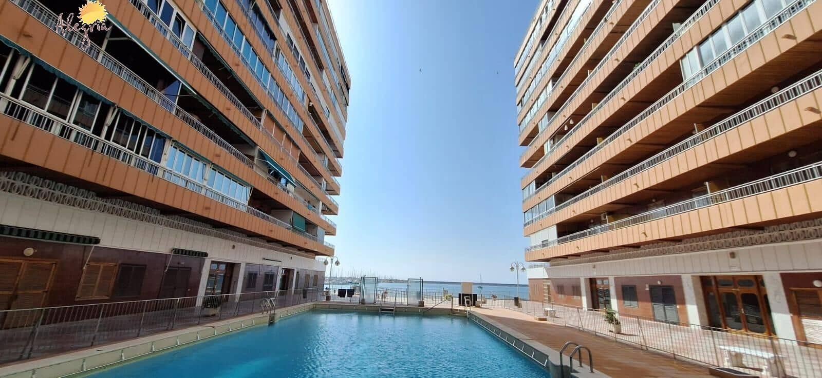 Piso de 3 habitaciones en Torrevieja en venta con garaje - 232.000 € (Ref: 9085245)
