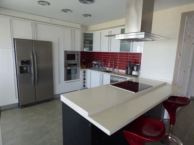 3 makuuhuone Paritalo myytävänä paikassa Playa de San Juan, Alicante kaupunki mukana 
autotalli - 899 999 € (Ref: 9089746)