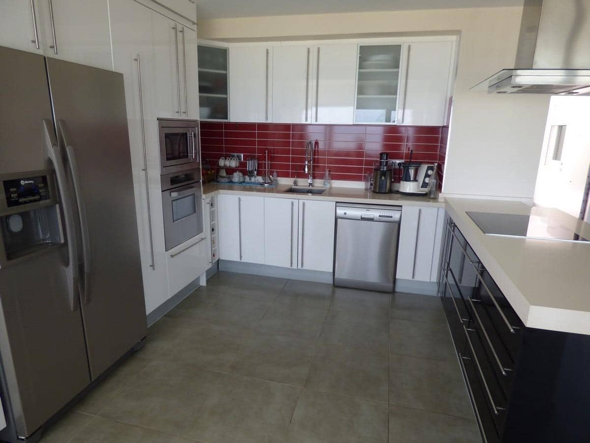 3 soveværelse Semi-Rækkehus til salg i Playa de San Juan med garage - € 899.999 (Ref: 9089746)