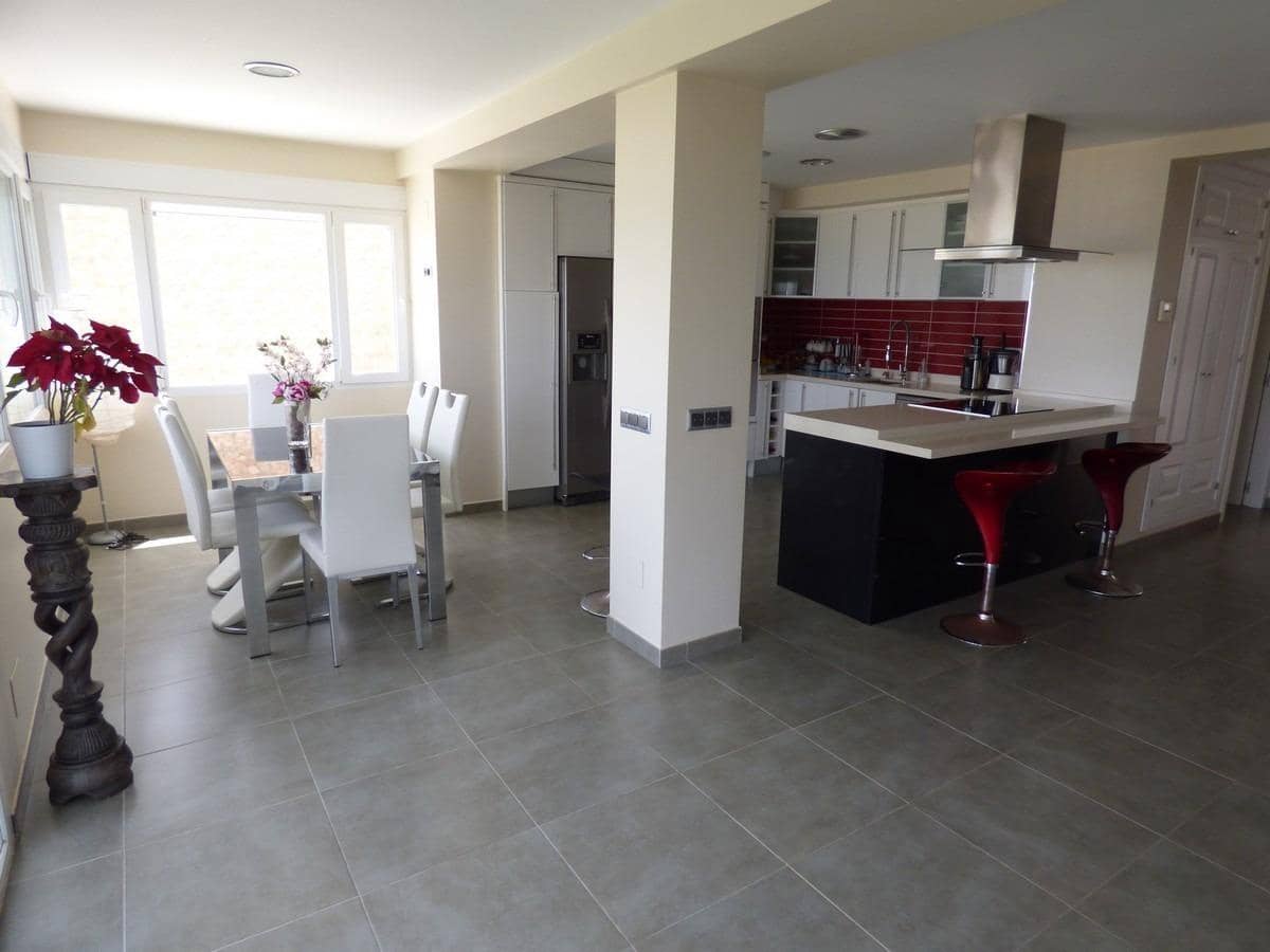 3 soveværelse Semi-Rækkehus til salg i Playa de San Juan med garage - € 899.999 (Ref: 9089746)