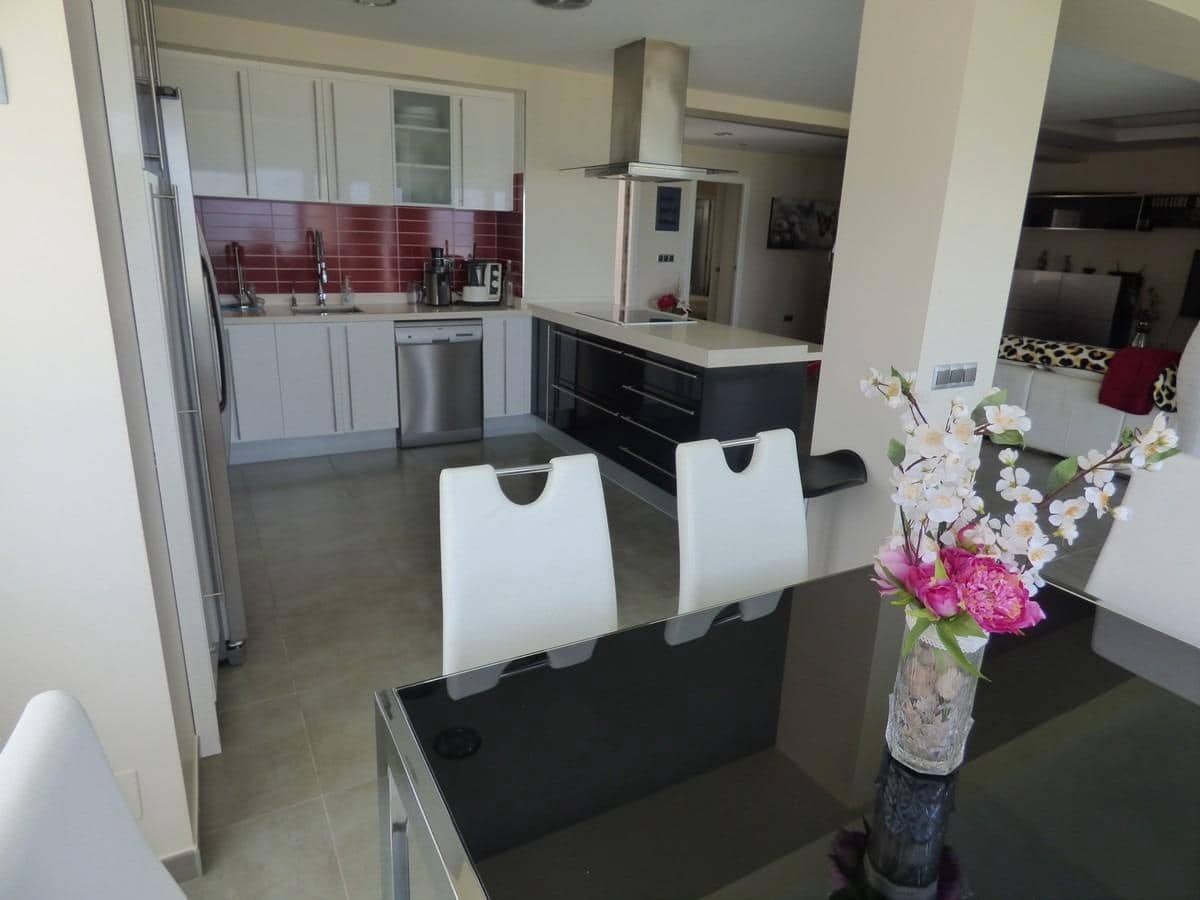 3 soveværelse Semi-Rækkehus til salg i Playa de San Juan med garage - € 899.999 (Ref: 9089746)