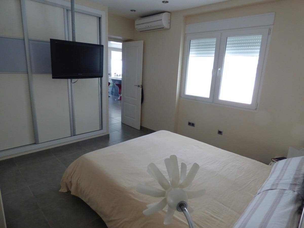 3 soveværelse Semi-Rækkehus til salg i Playa de San Juan med garage - € 899.999 (Ref: 9089746)