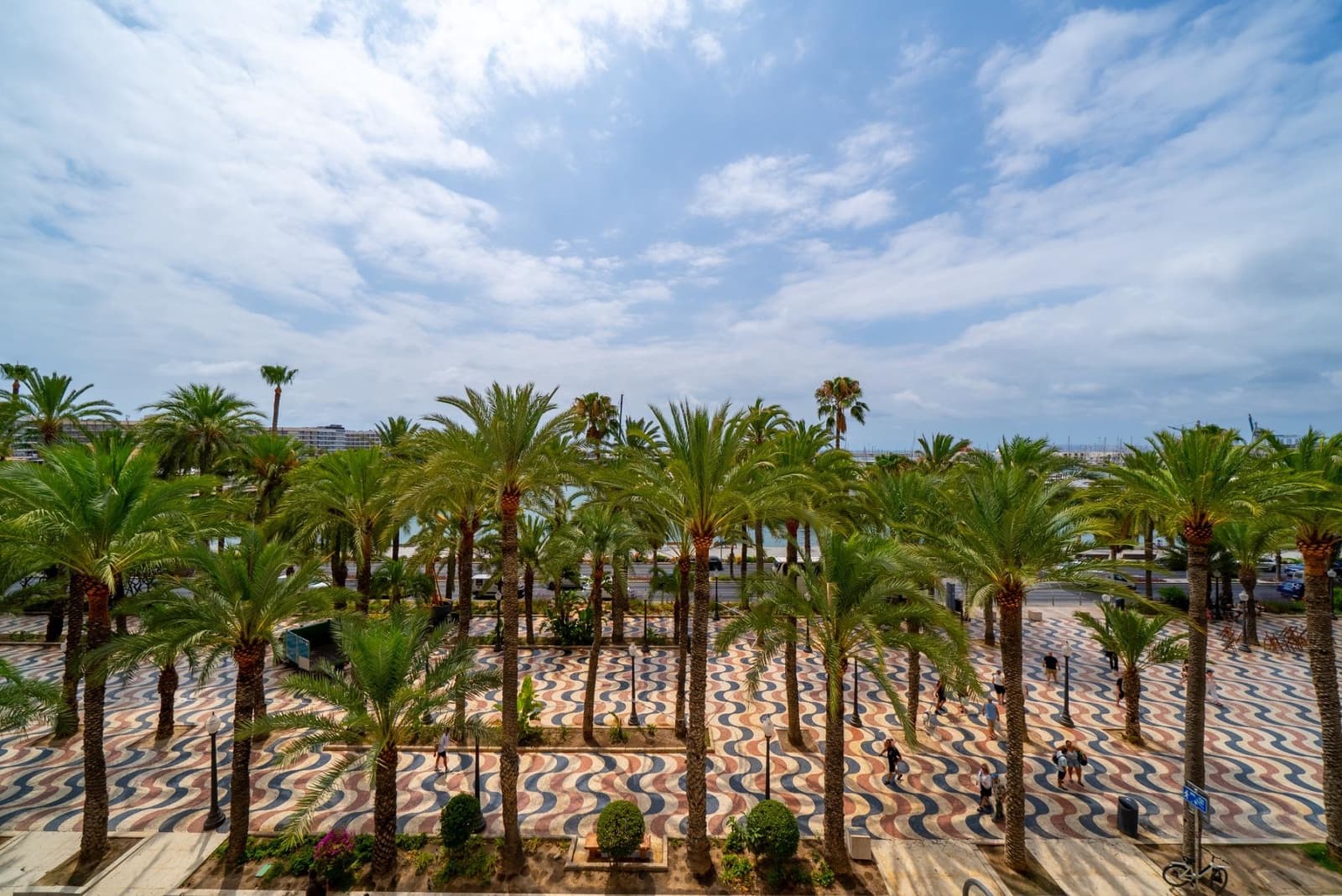 4 makuuhuone Asunto myytävänä paikassa Alicante kaupunki - 1 080 000 € (Ref: 9100704)