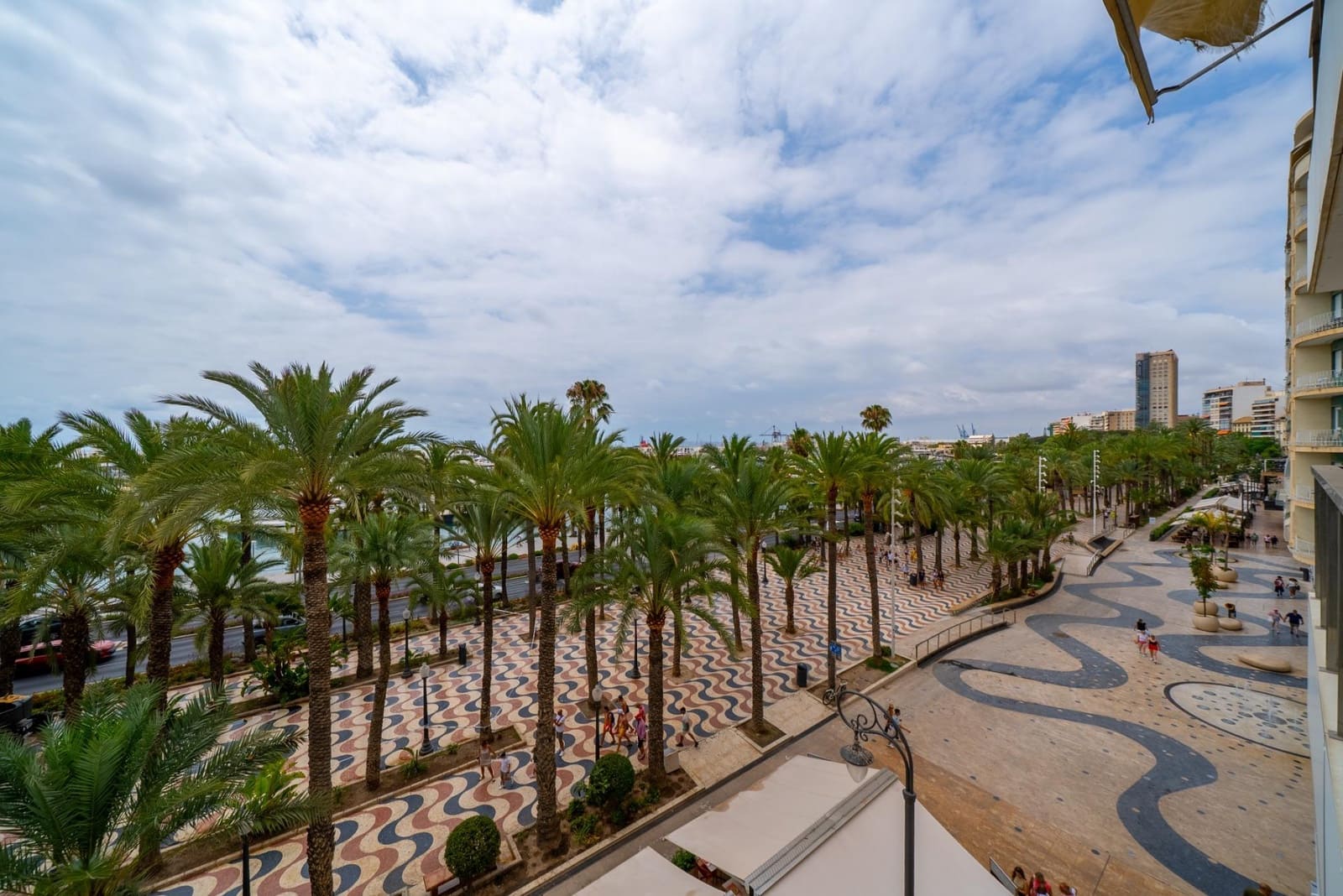 4 makuuhuone Asunto myytävänä paikassa Alicante kaupunki - 1 080 000 € (Ref: 9100704)