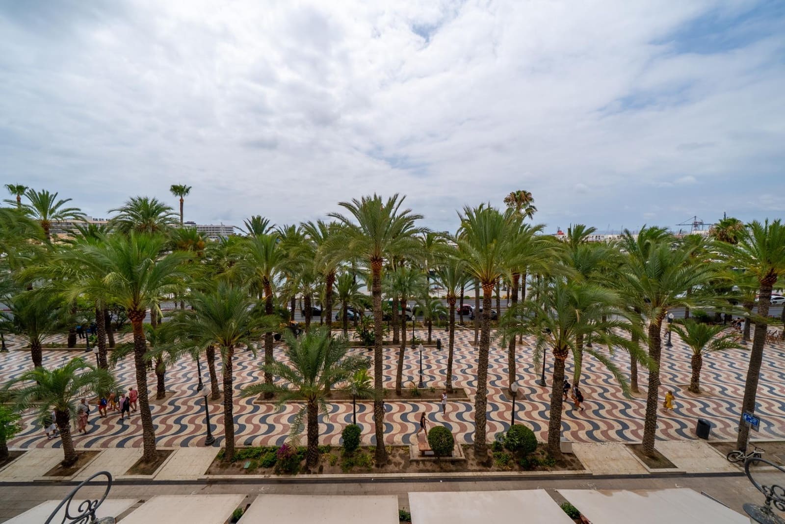 4 makuuhuone Asunto myytävänä paikassa Alicante kaupunki - 1 080 000 € (Ref: 9100704)