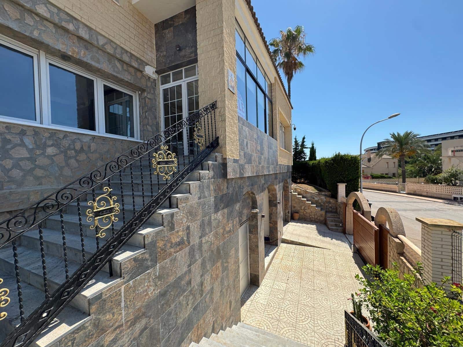 5 bedroom Villa for sale in Campoamor with pool - € 990,000 (Ref: 9100705)