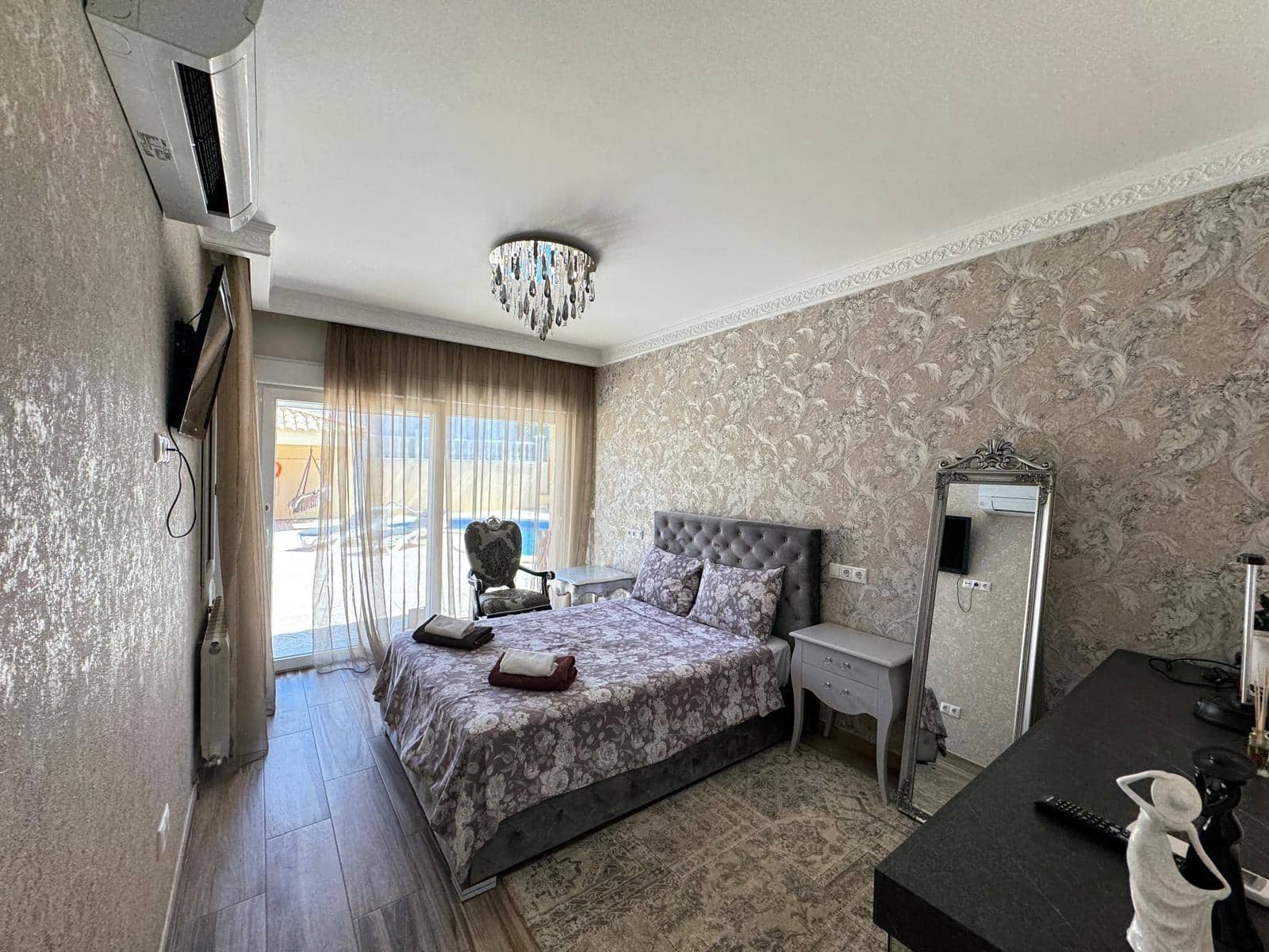 5 bedroom Villa for sale in Campoamor with pool - € 990,000 (Ref: 9100705)