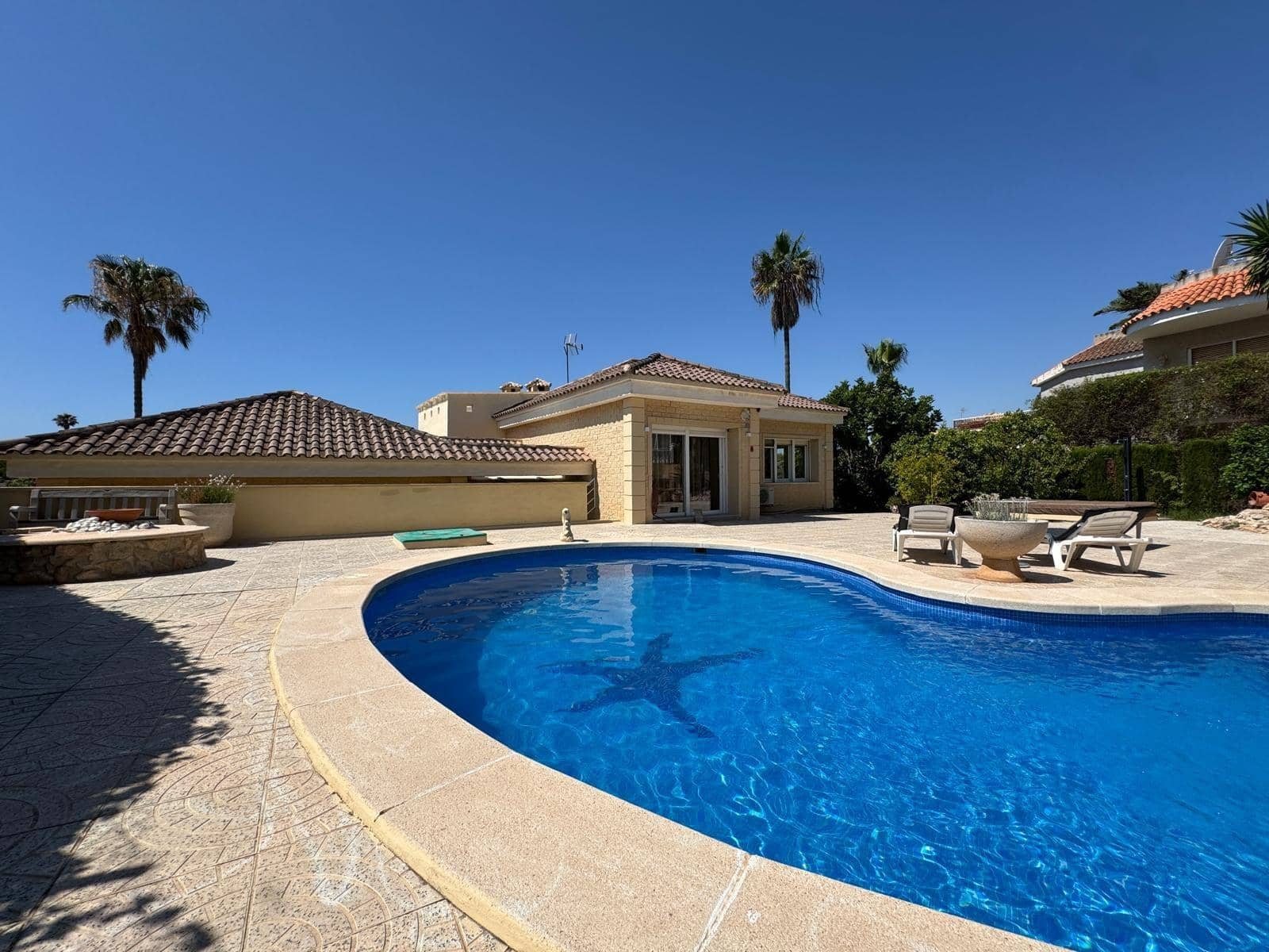 5 bedroom Villa for sale in Campoamor with pool - € 990,000 (Ref: 9100705)