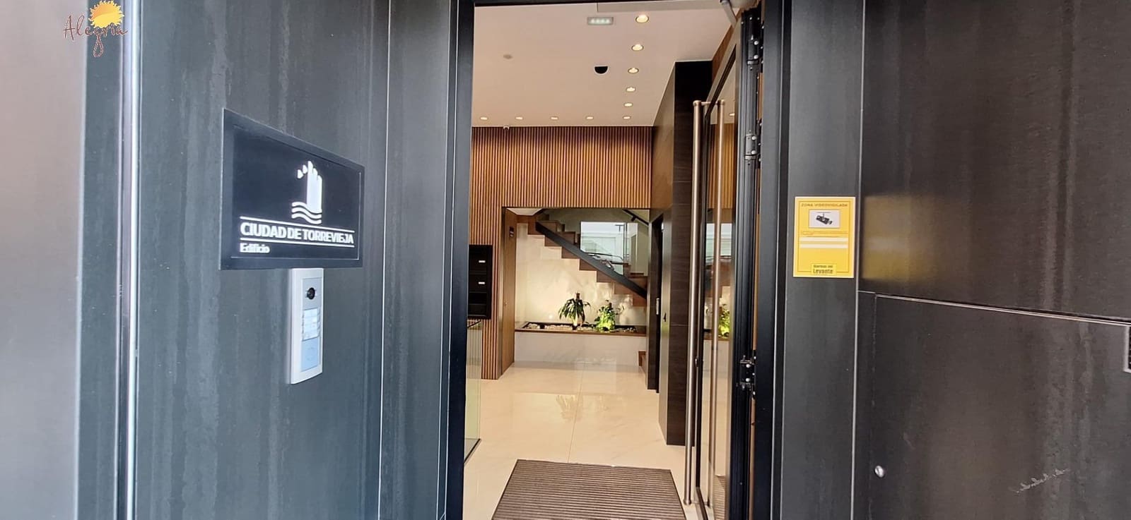 3 bedroom Flat for sale in Torrevieja with garage - € 369,950 (Ref: 9102851)