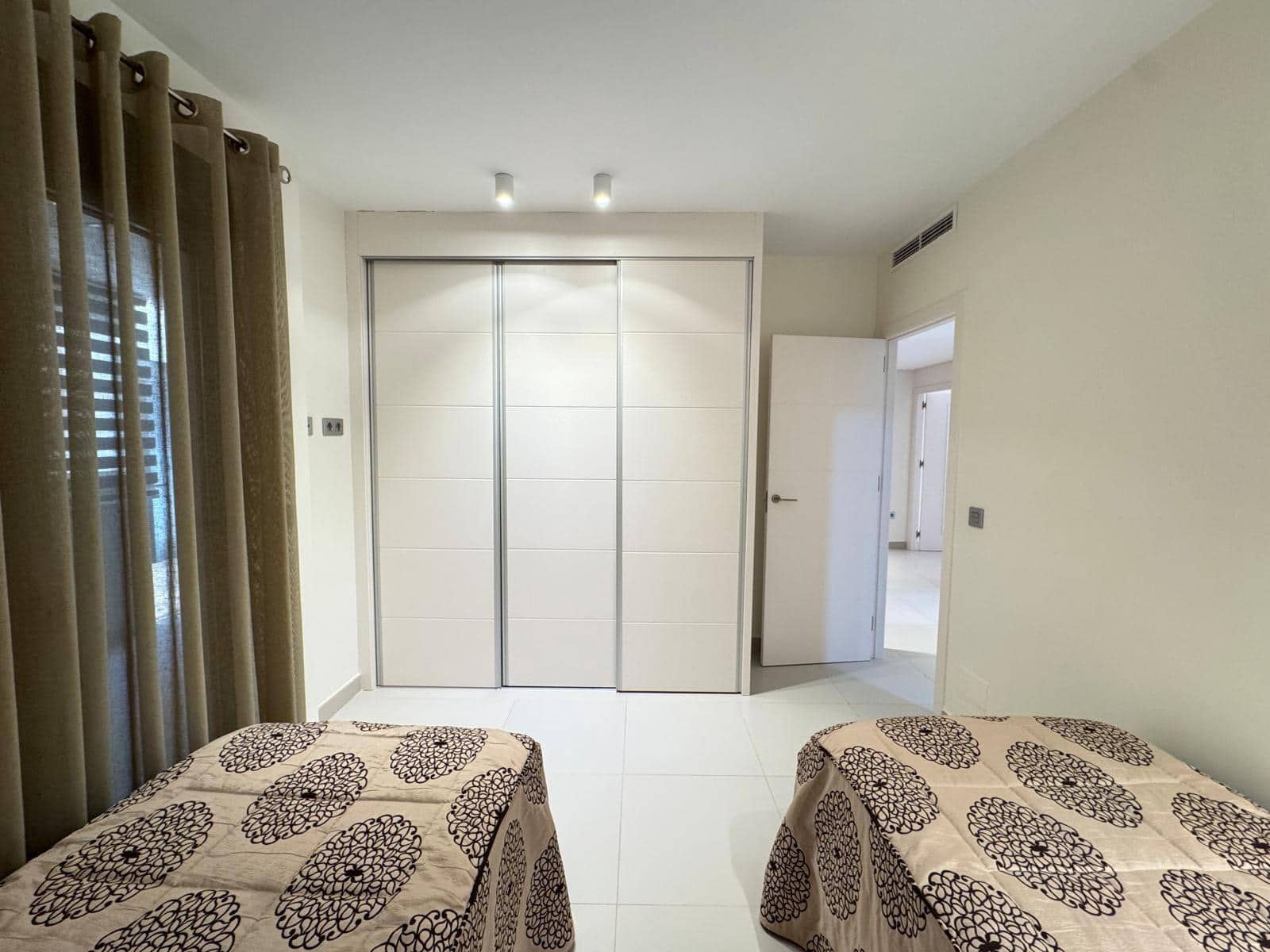 3 soveværelse Lejlighed til salg i Torrevieja med swimmingpool - € 349.900 (Ref: 9102853)