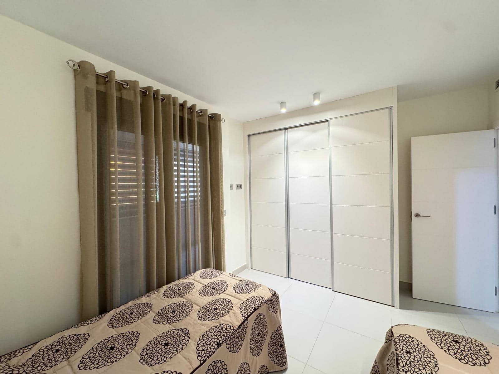 3 soveværelse Lejlighed til salg i Torrevieja med swimmingpool - € 349.900 (Ref: 9102853)