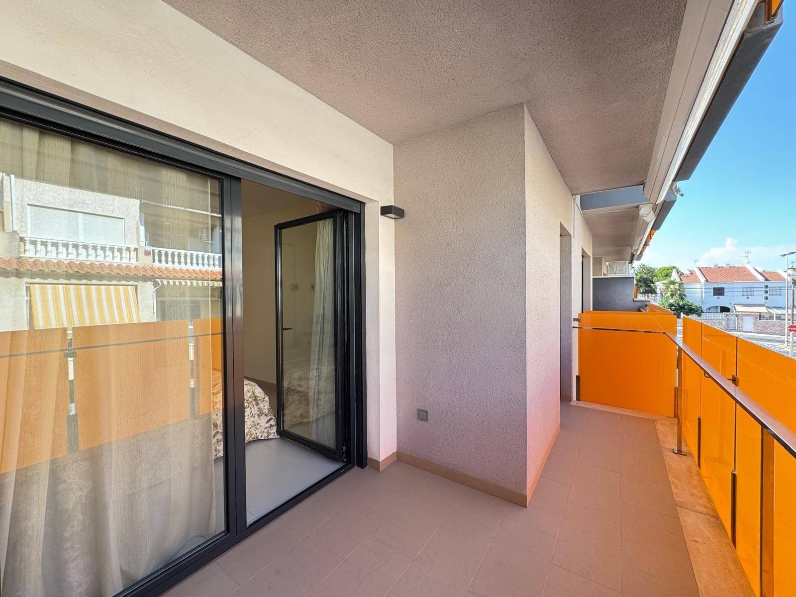 3 soveværelse Lejlighed til salg i Torrevieja med swimmingpool - € 349.900 (Ref: 9102853)