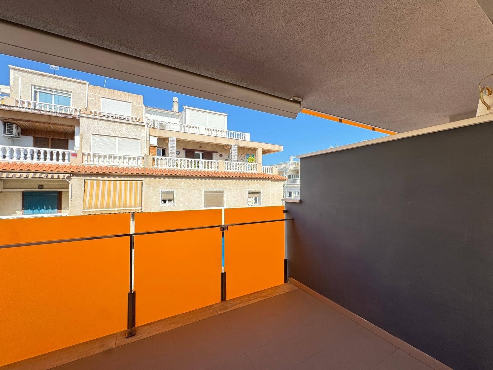 3 soveværelse Lejlighed til salg i Torrevieja med swimmingpool - € 349.900 (Ref: 9102853)
