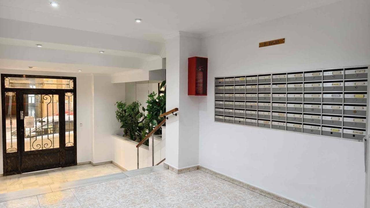 Apartamento de 2 habitaciones en Torrevieja en venta con piscina - 129.900 € (Ref: 9102855)