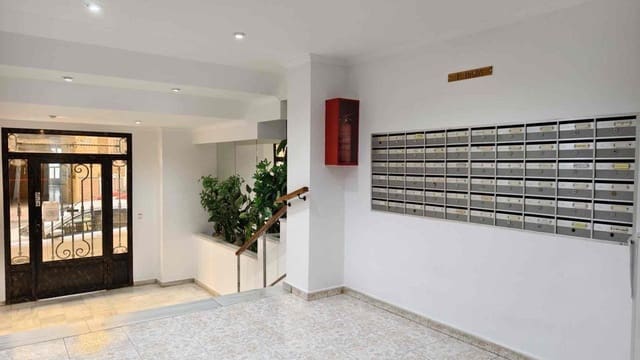 Apartamento de 2 habitaciones en Centro, Torrevieja en venta con piscina - 129.900 € (Ref: 9102855)