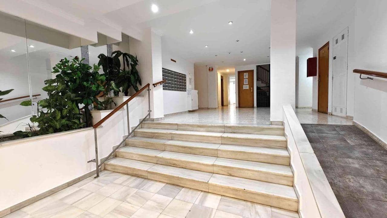 Apartamento de 2 habitaciones en Torrevieja en venta con piscina - 129.900 € (Ref: 9102855)