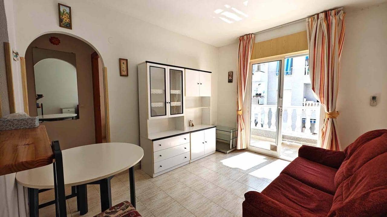 Apartamento de 2 habitaciones en Torrevieja en venta con piscina - 129.900 € (Ref: 9102855)