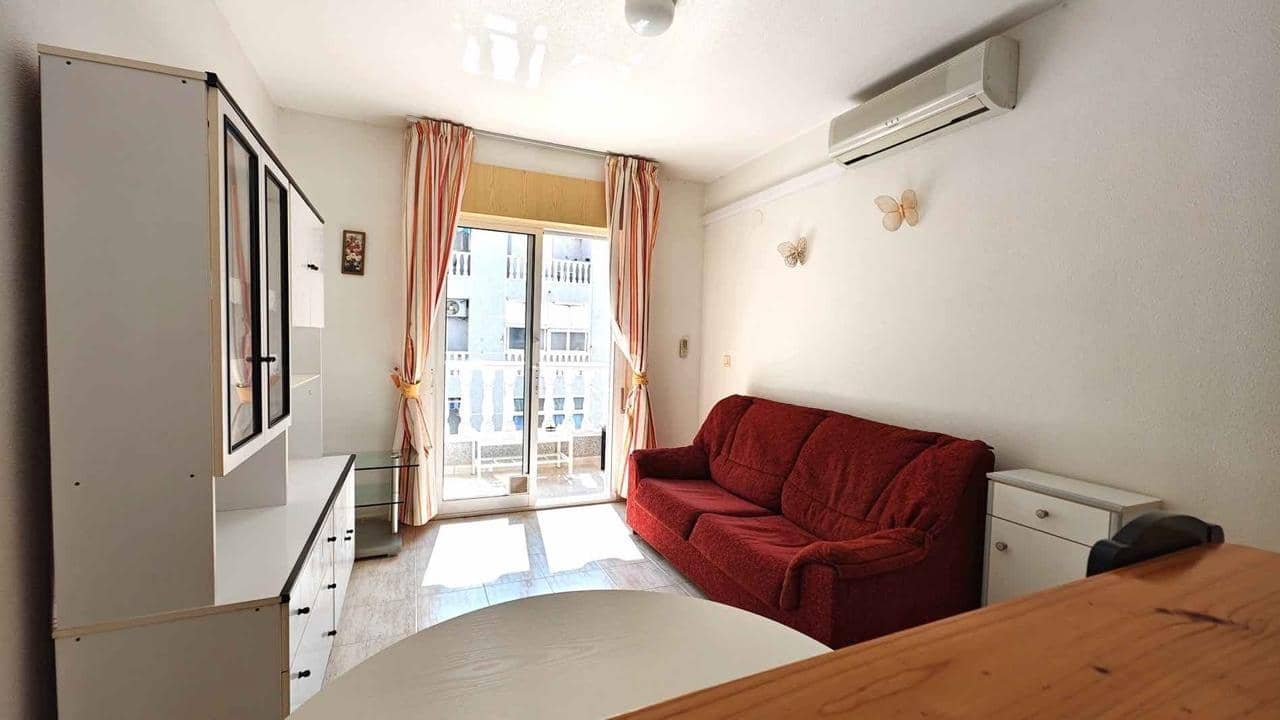 Apartamento de 2 habitaciones en Torrevieja en venta con piscina - 129.900 € (Ref: 9102855)