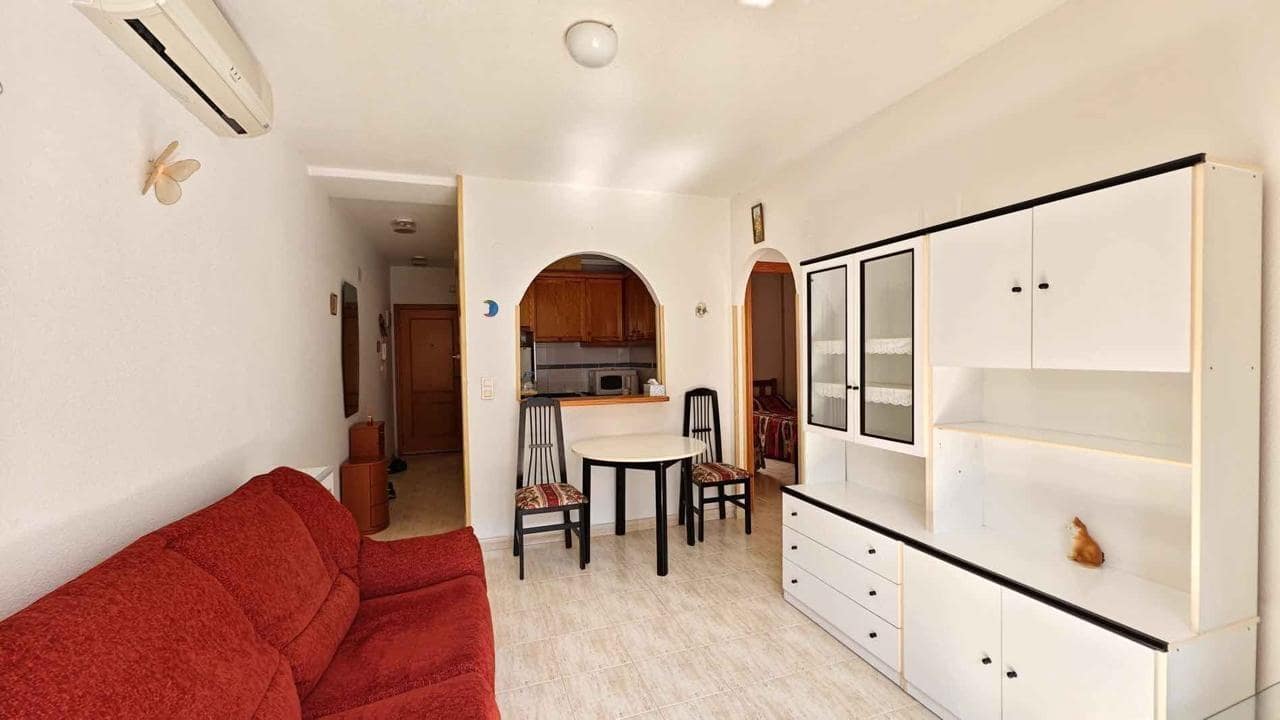 Apartamento de 2 habitaciones en Torrevieja en venta con piscina - 129.900 € (Ref: 9102855)