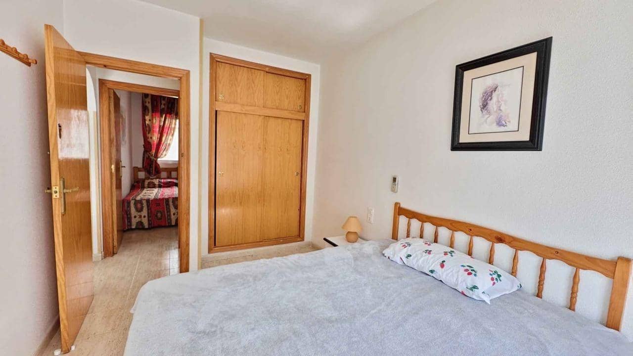 Apartamento de 2 habitaciones en Torrevieja en venta con piscina - 129.900 € (Ref: 9102855)