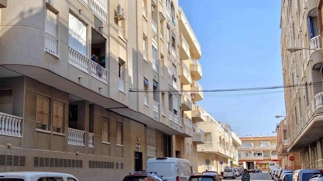 Apartamento de 2 habitaciones en Centro, Torrevieja en venta con piscina - 129.900 € (Ref: 9102855)