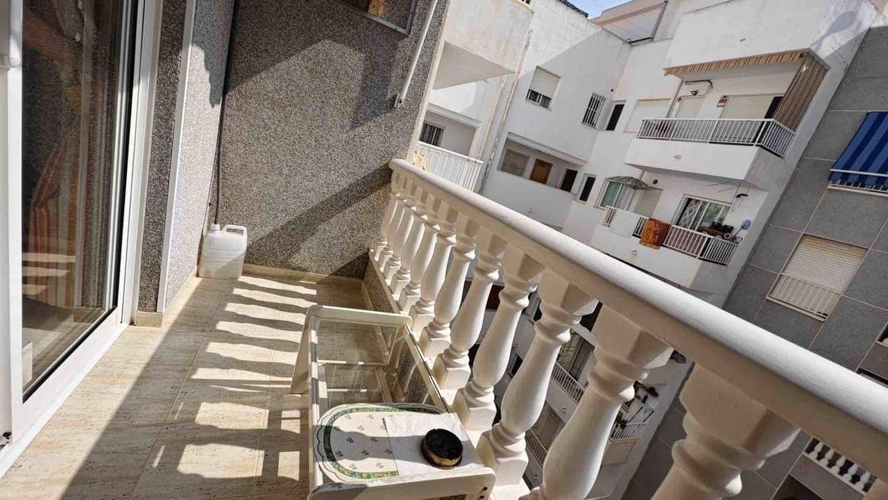 Apartamento de 2 habitaciones en Torrevieja en venta con piscina - 129.900 € (Ref: 9102855)