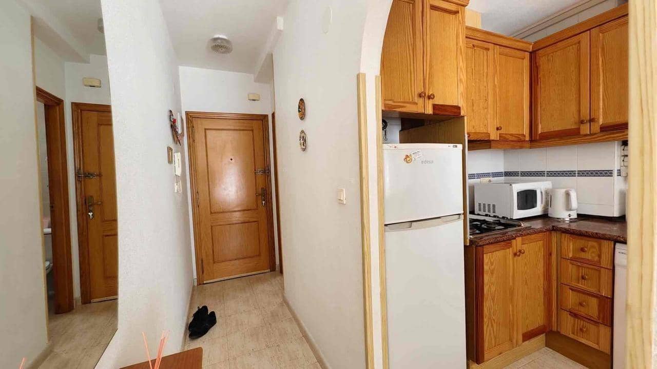 Apartamento de 2 habitaciones en Torrevieja en venta con piscina - 129.900 € (Ref: 9102855)