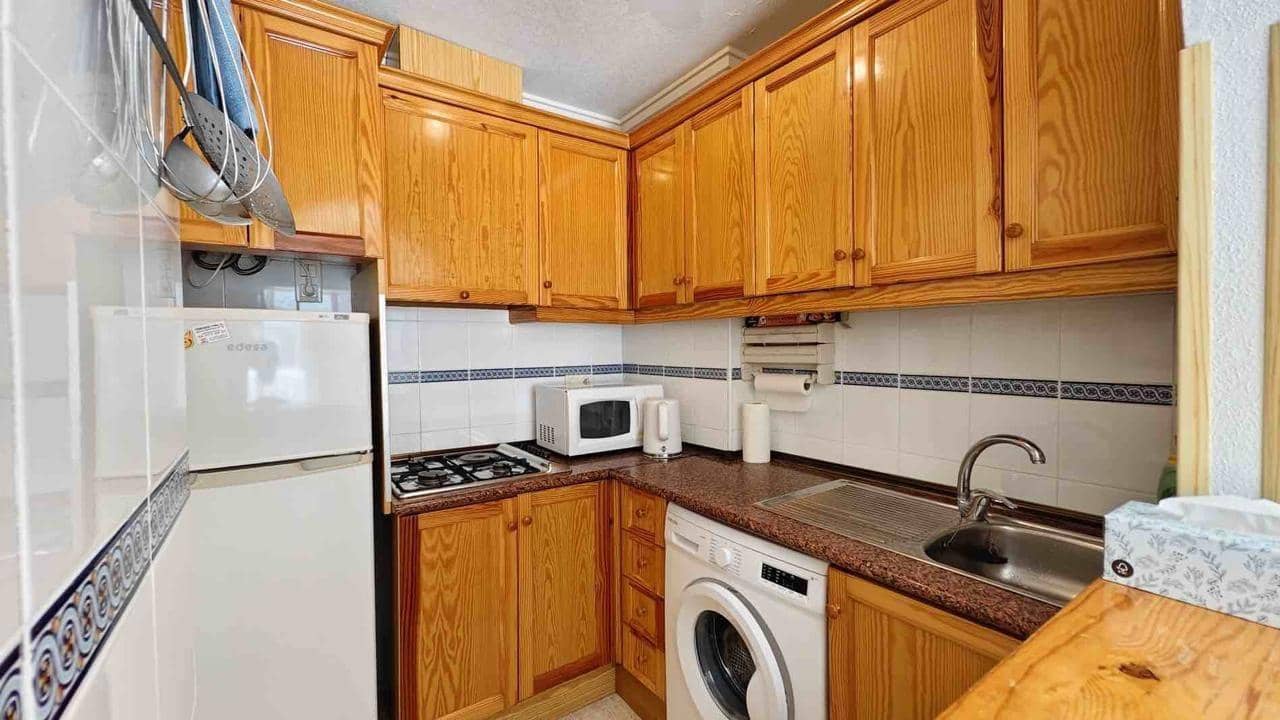 Apartamento de 2 habitaciones en Torrevieja en venta con piscina - 129.900 € (Ref: 9102855)