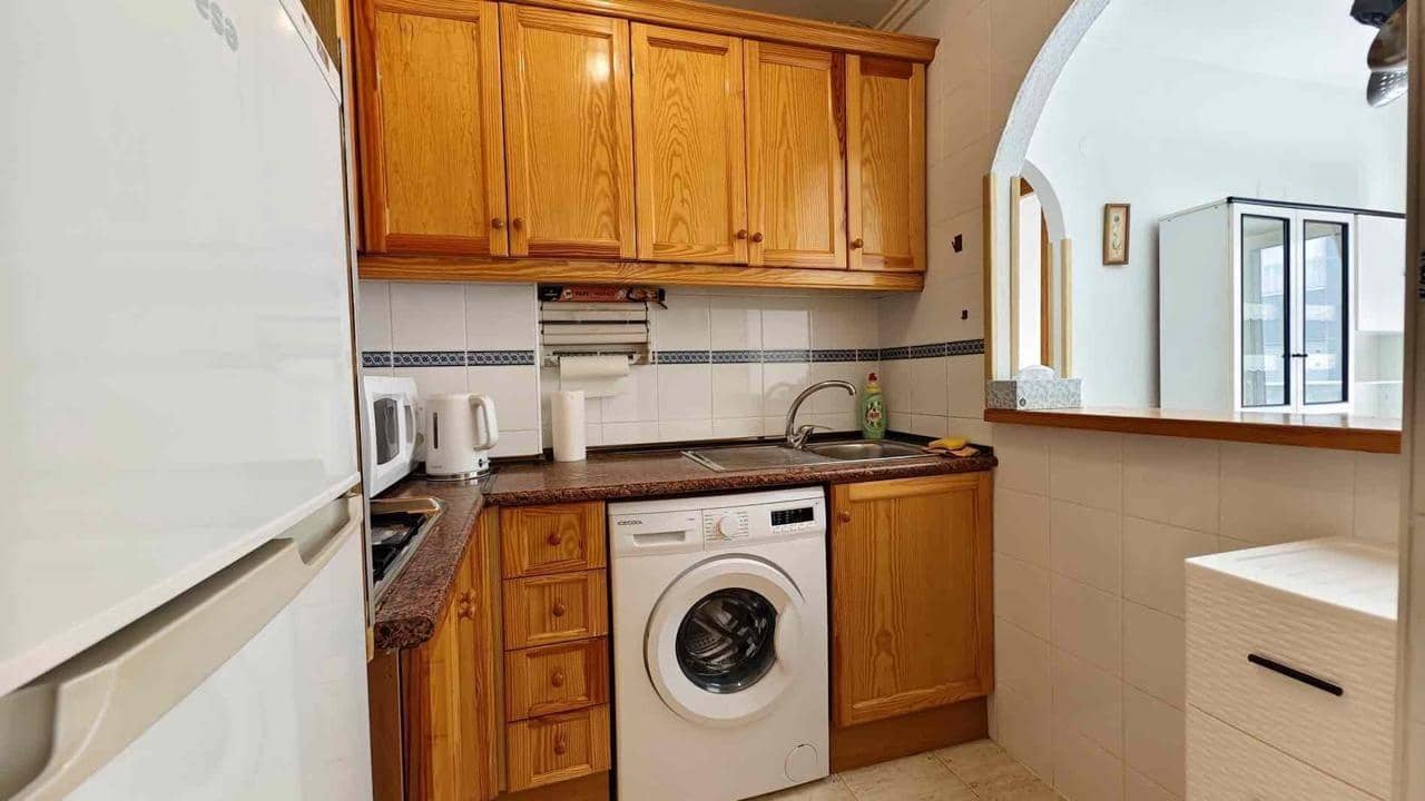 Apartamento de 2 habitaciones en Torrevieja en venta con piscina - 129.900 € (Ref: 9102855)