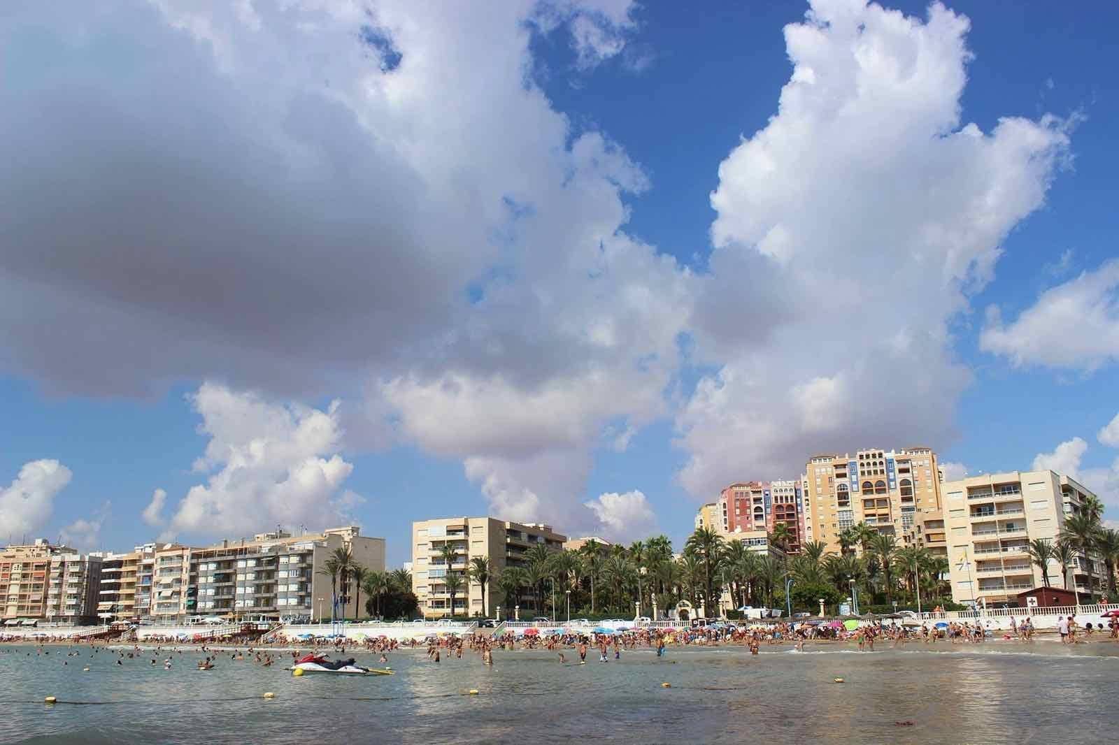 Apartamento de 2 habitaciones en Torrevieja en venta con piscina - 129.900 € (Ref: 9102855)