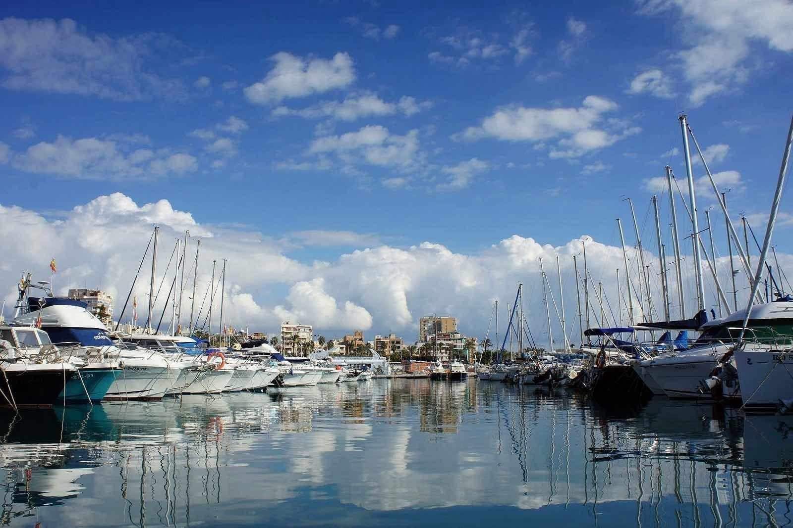 Apartamento de 2 habitaciones en Torrevieja en venta con piscina - 129.900 € (Ref: 9102855)