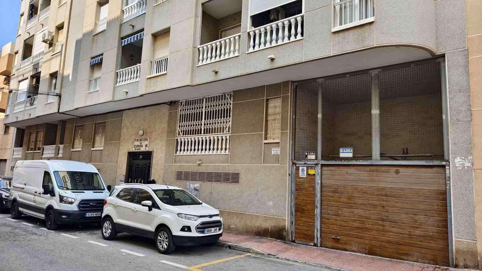 Apartamento de 2 habitaciones en Torrevieja en venta con piscina - 129.900 € (Ref: 9102855)