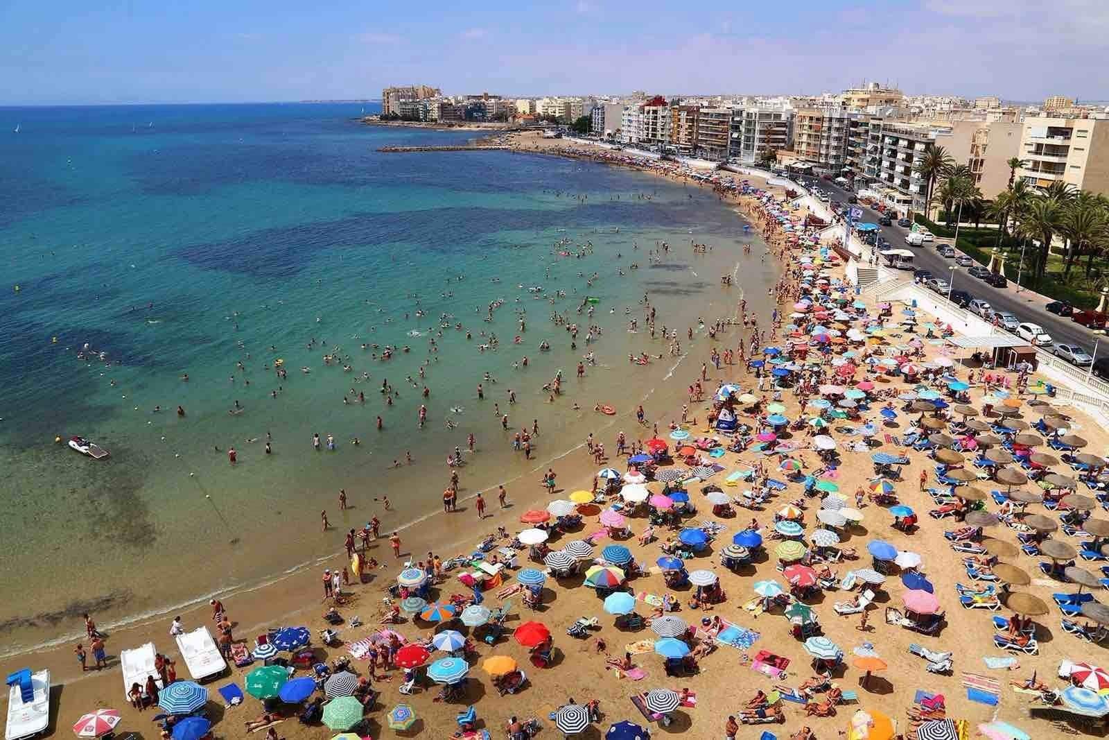 Apartamento de 2 habitaciones en Torrevieja en venta con piscina - 129.900 € (Ref: 9102855)