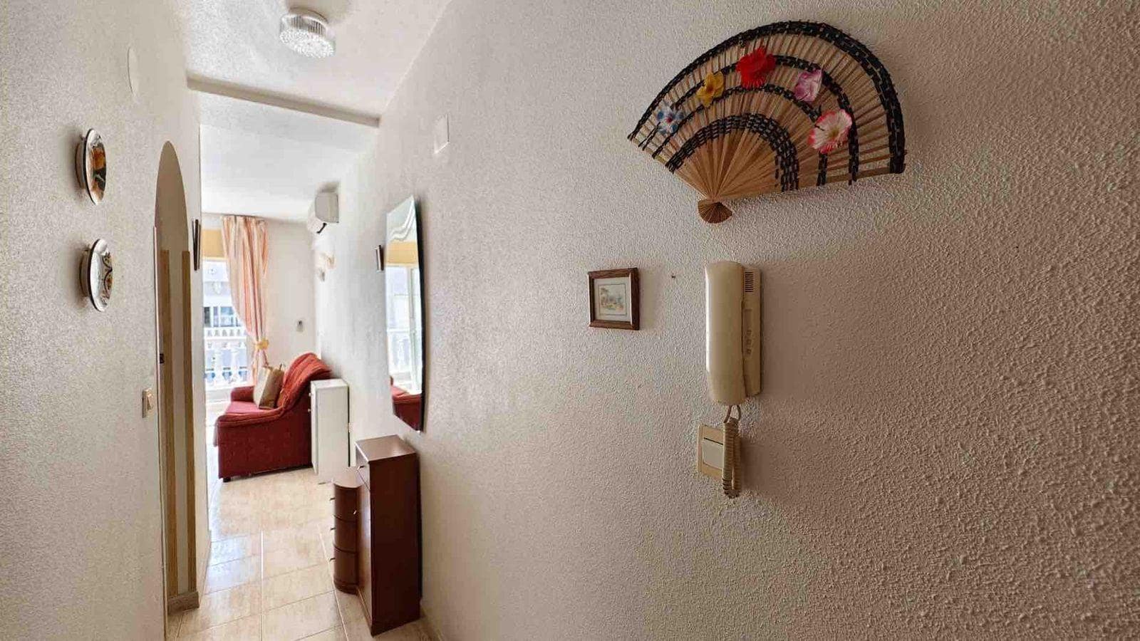 Apartamento de 2 habitaciones en Torrevieja en venta con piscina - 129.900 € (Ref: 9102855)