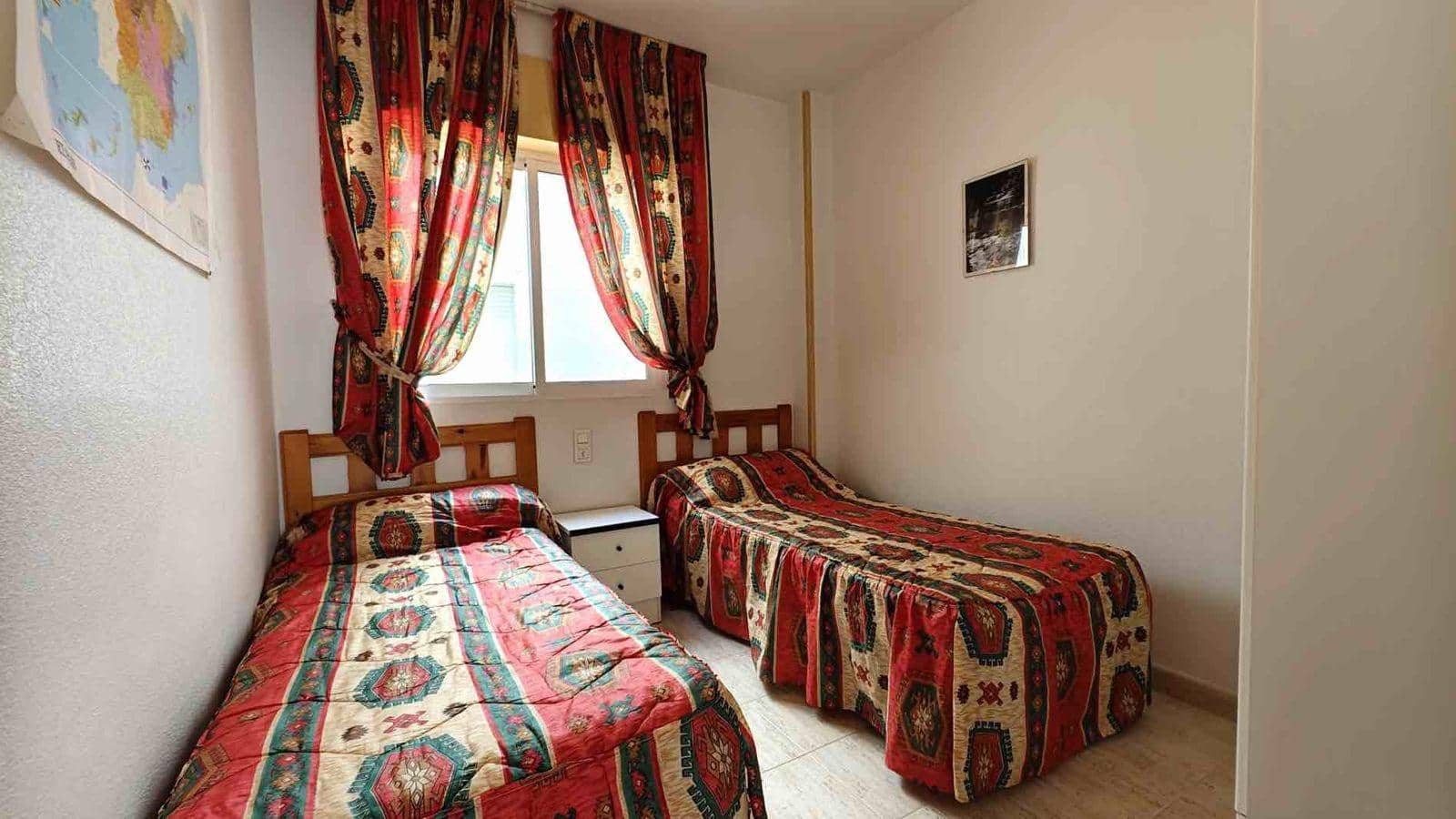 Apartamento de 2 habitaciones en Torrevieja en venta con piscina - 129.900 € (Ref: 9102855)