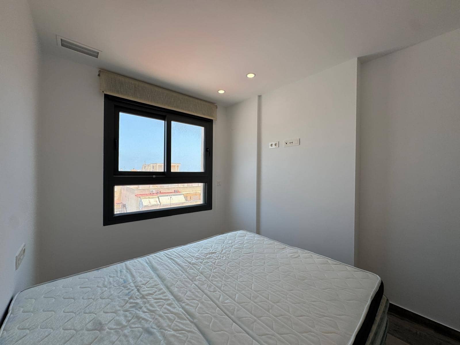 Ático de 1 habitación en Torrevieja en venta con piscina - 195.000 € (Ref: 9108646)