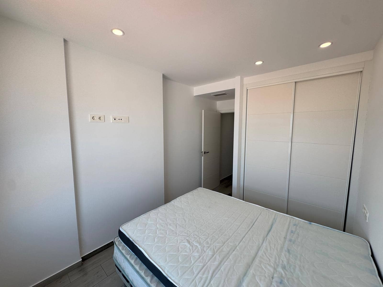 Ático de 1 habitación en Torrevieja en venta con piscina - 195.000 € (Ref: 9108646)