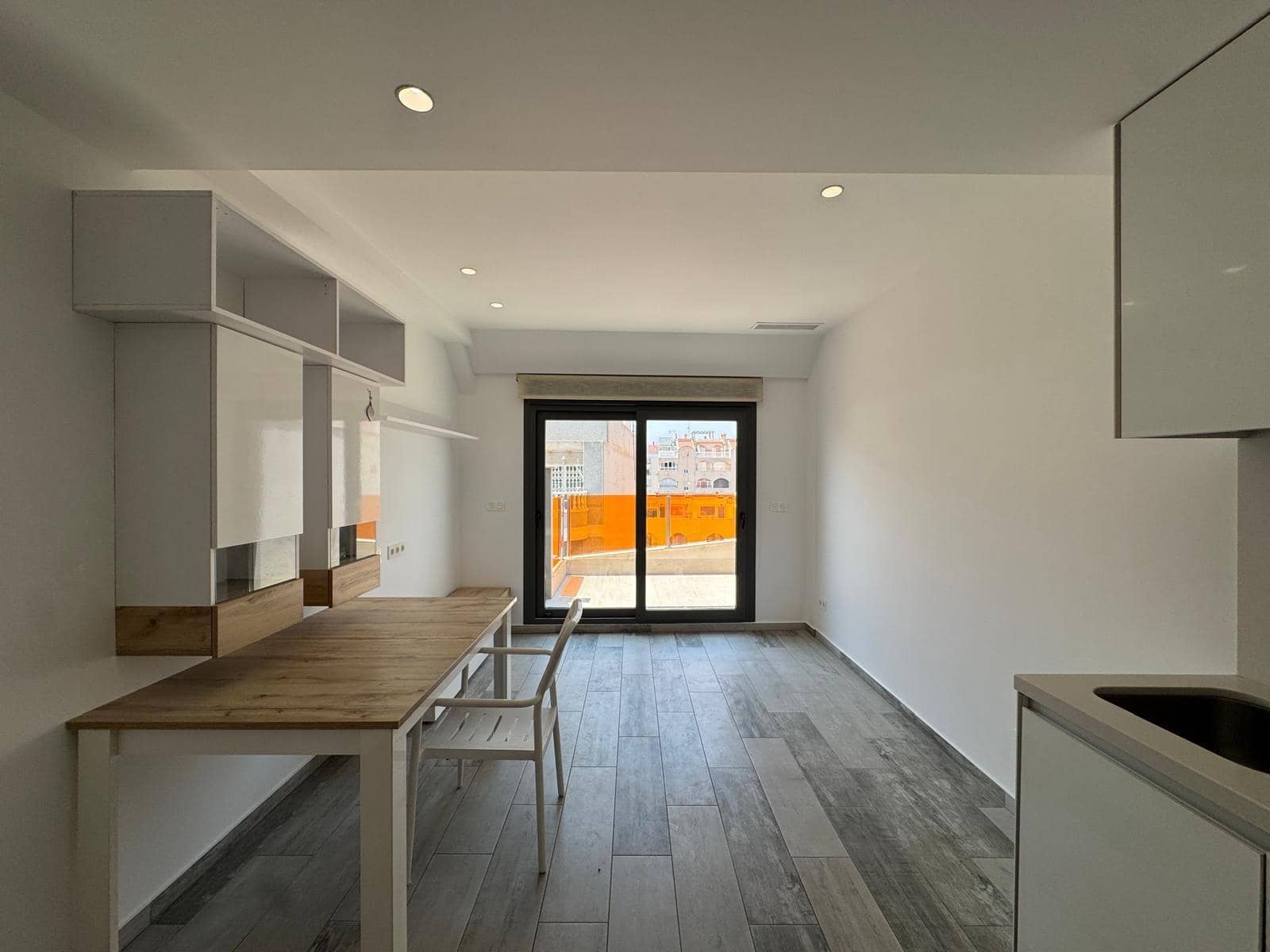 Ático de 1 habitación en Torrevieja en venta con piscina - 195.000 € (Ref: 9108646)