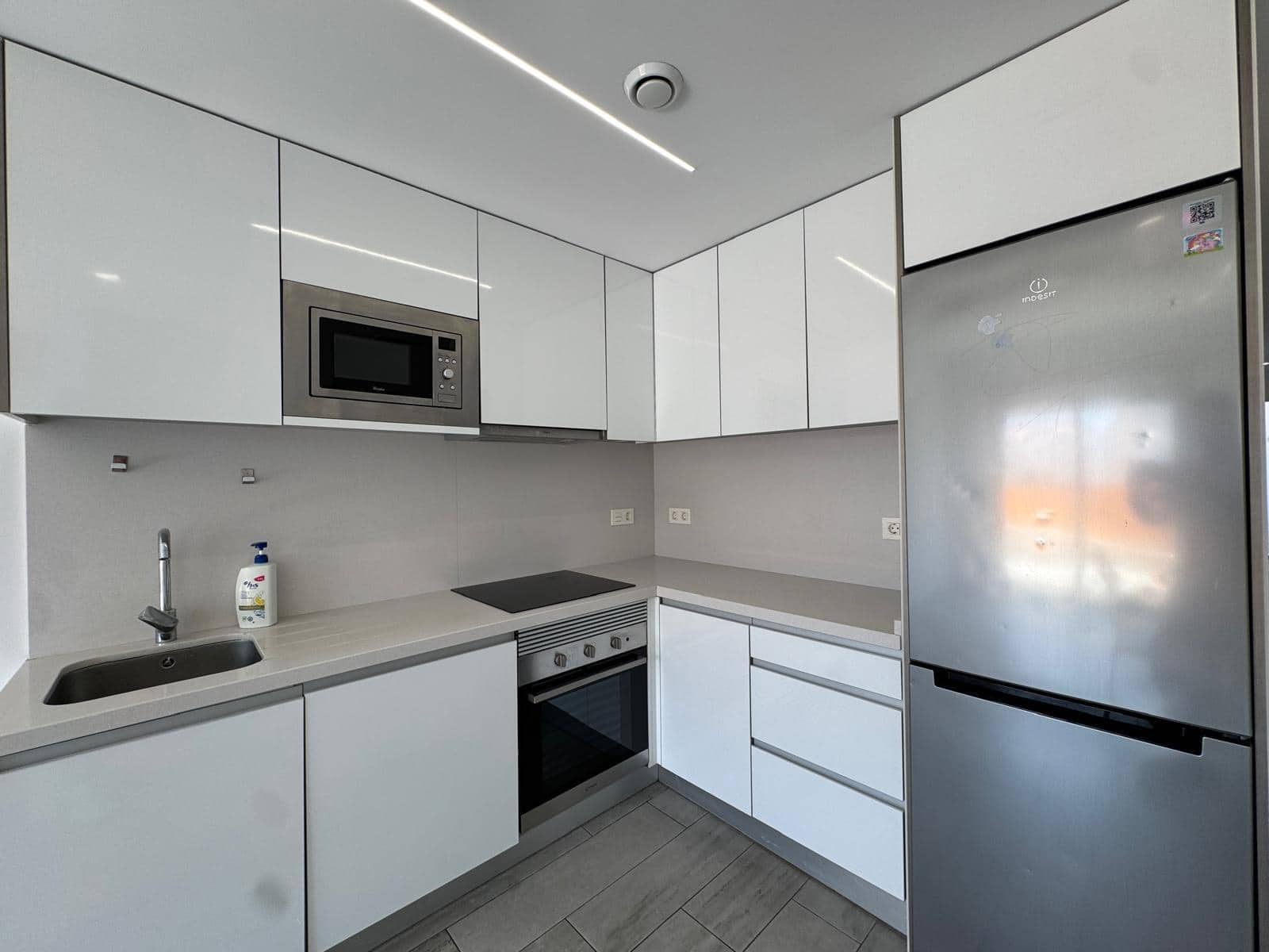 Ático de 1 habitación en Torrevieja en venta con piscina - 195.000 € (Ref: 9108646)