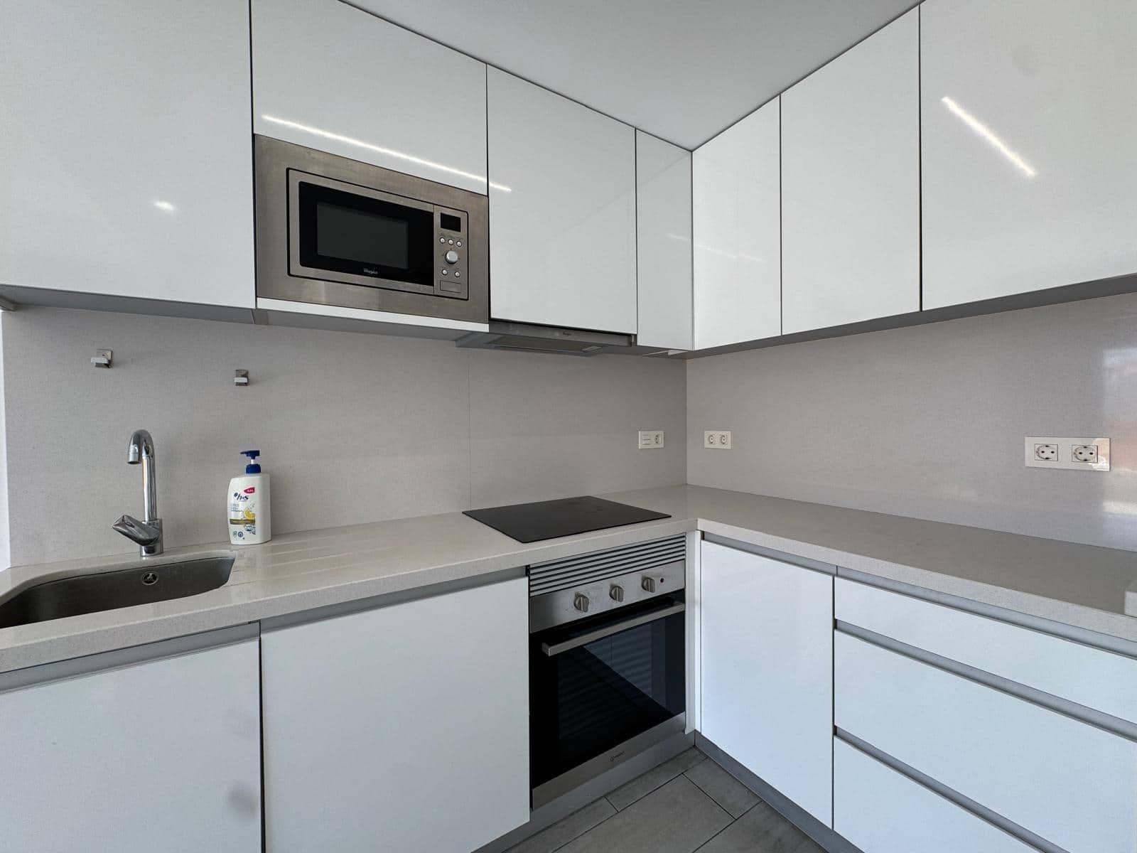 Ático de 1 habitación en Torrevieja en venta con piscina - 195.000 € (Ref: 9108646)